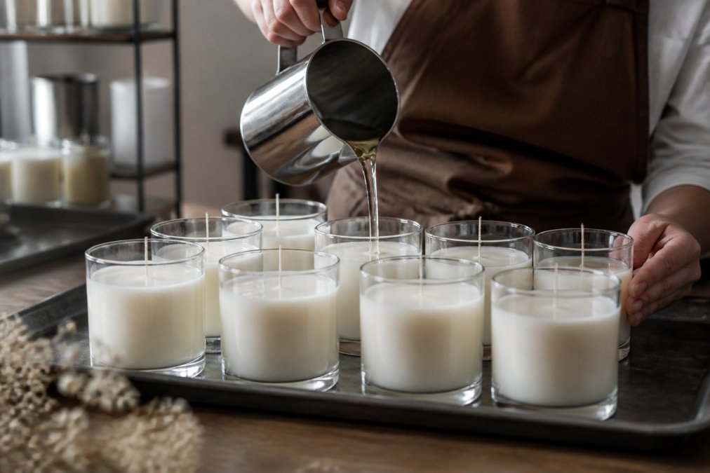 Hand Poured Candles for Apartments: Our 2026 Guide